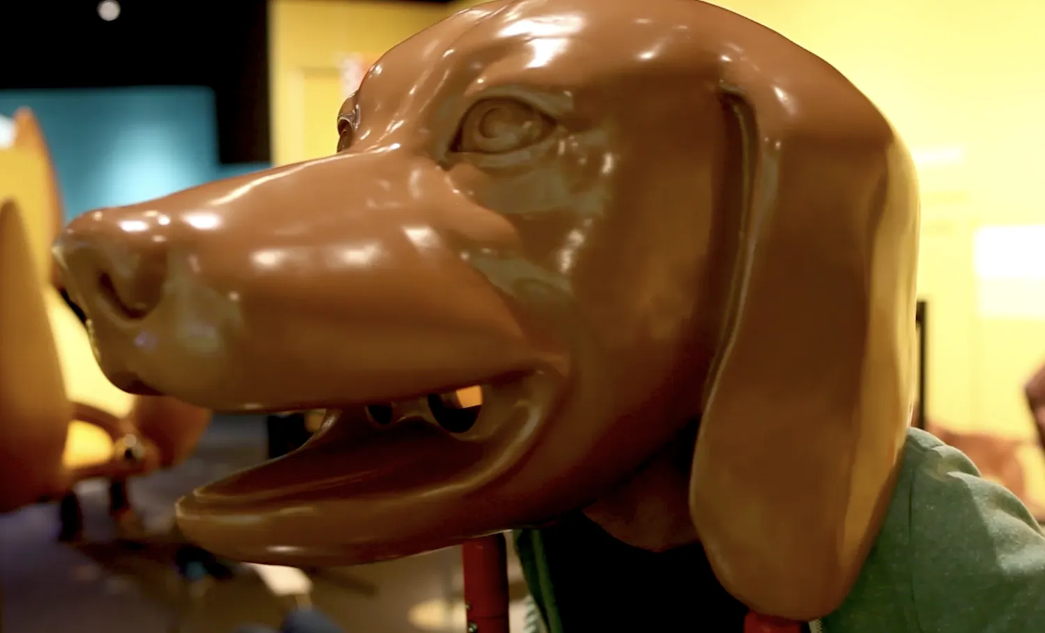 Model of a dog's head.