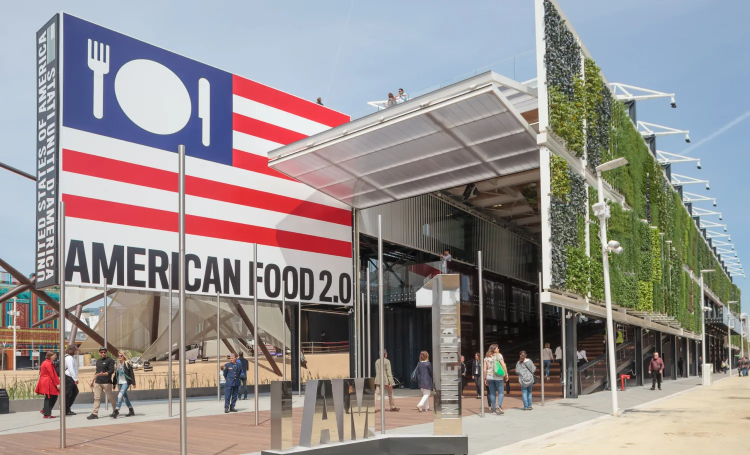 Crowd at the entrance of the American section of the World Food Expo, titled "American Food 2.0".